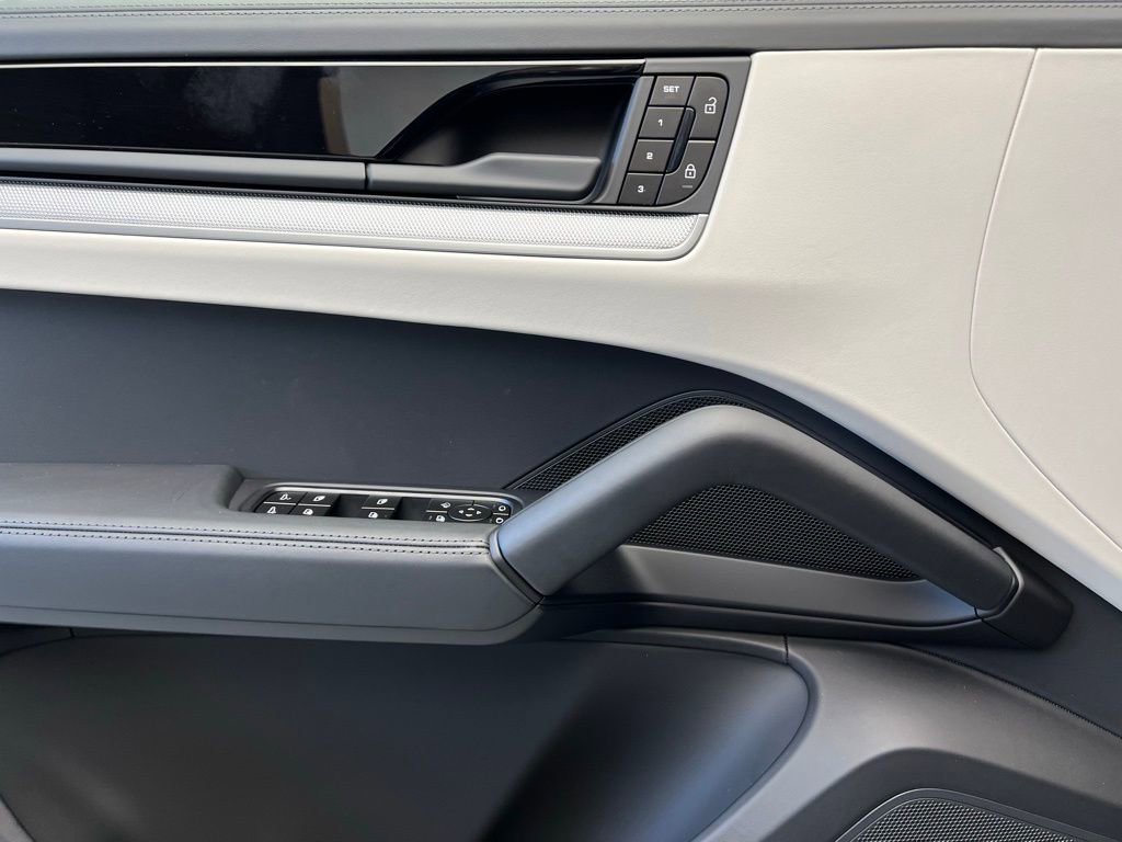 New 2026 Porsche Cayenne image 19