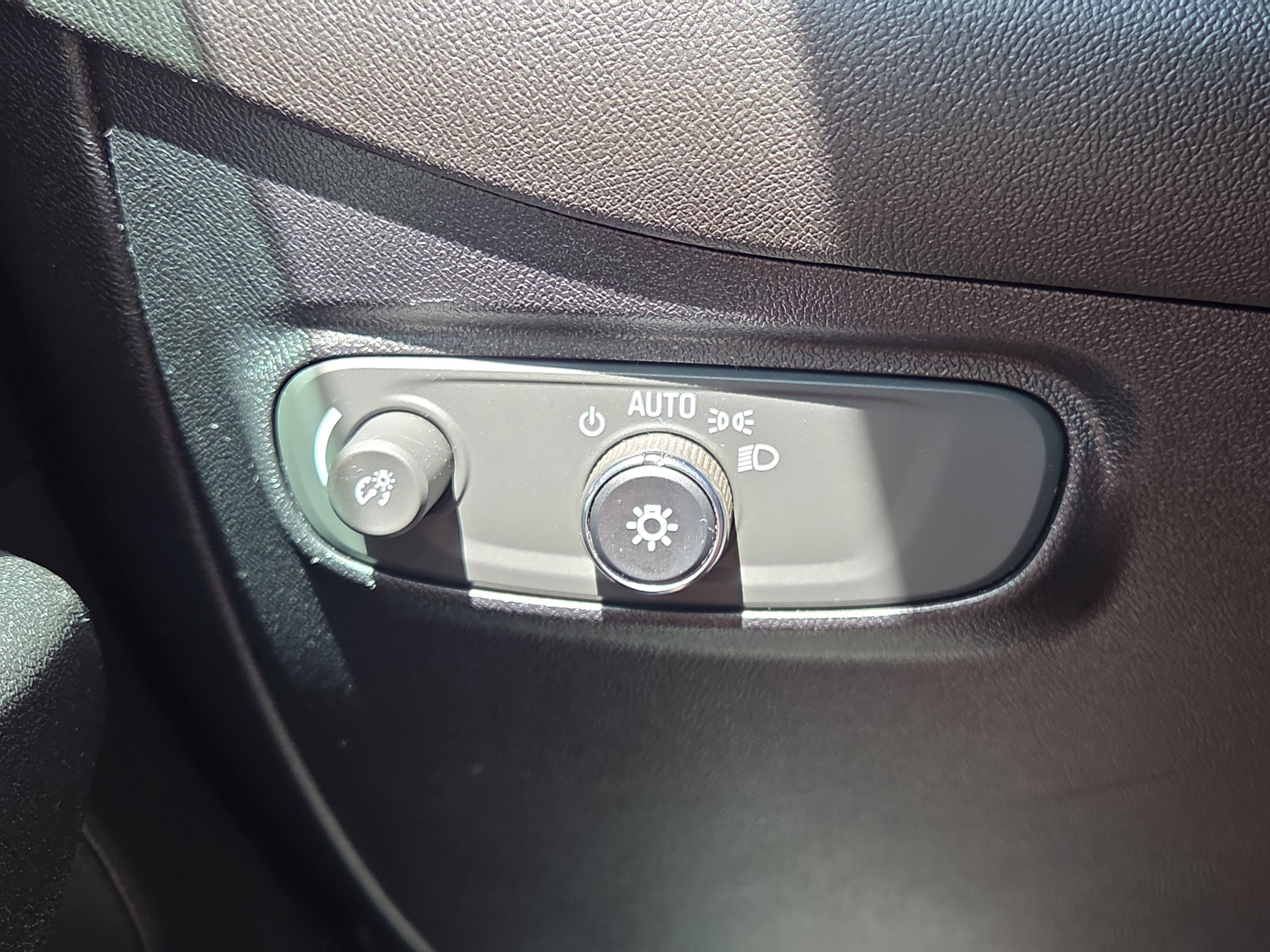 Used 2018 Chevrolet Equinox LT image 25