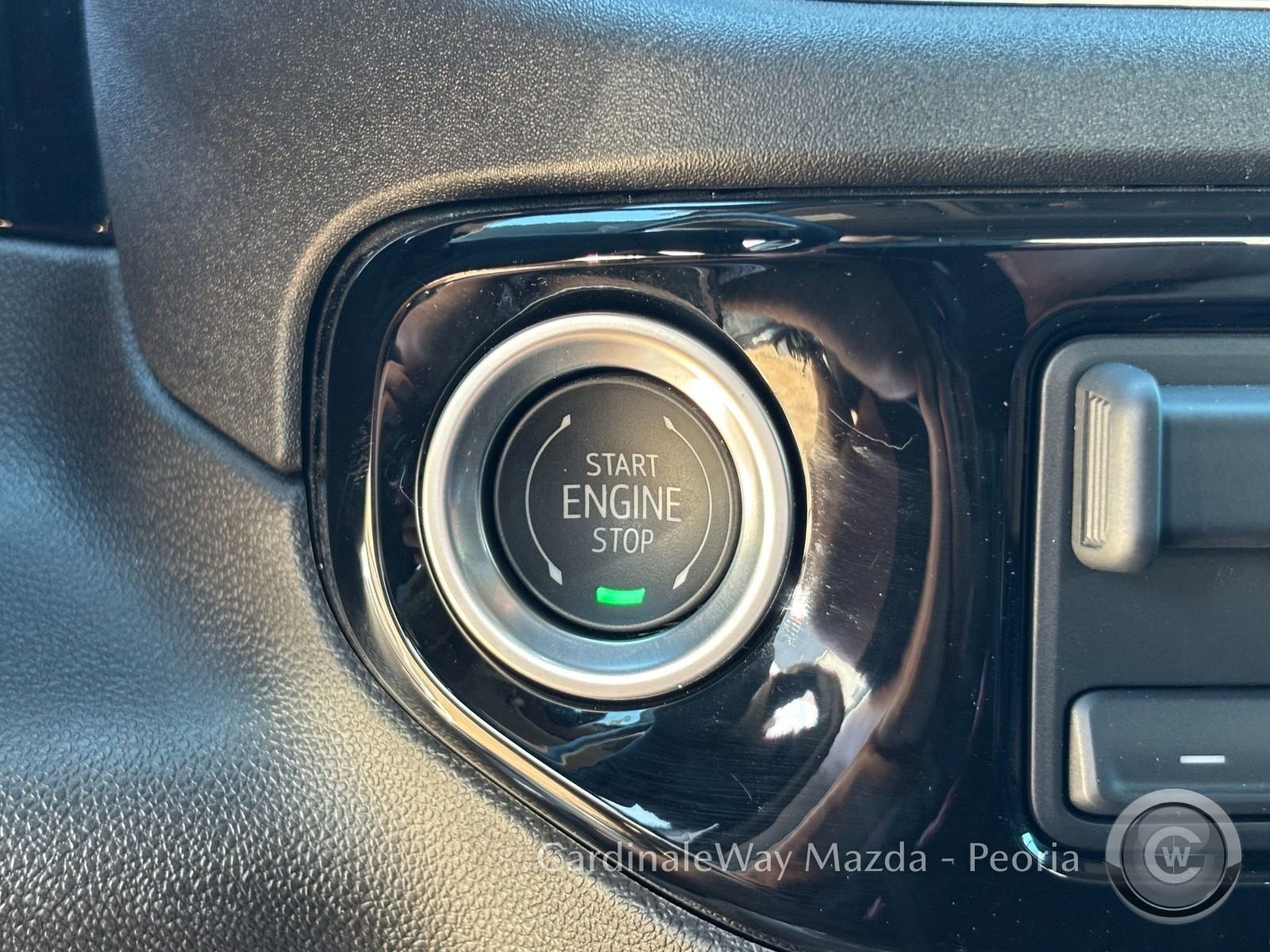 Used 2025 GMC Sierra 1500 SLE image 27