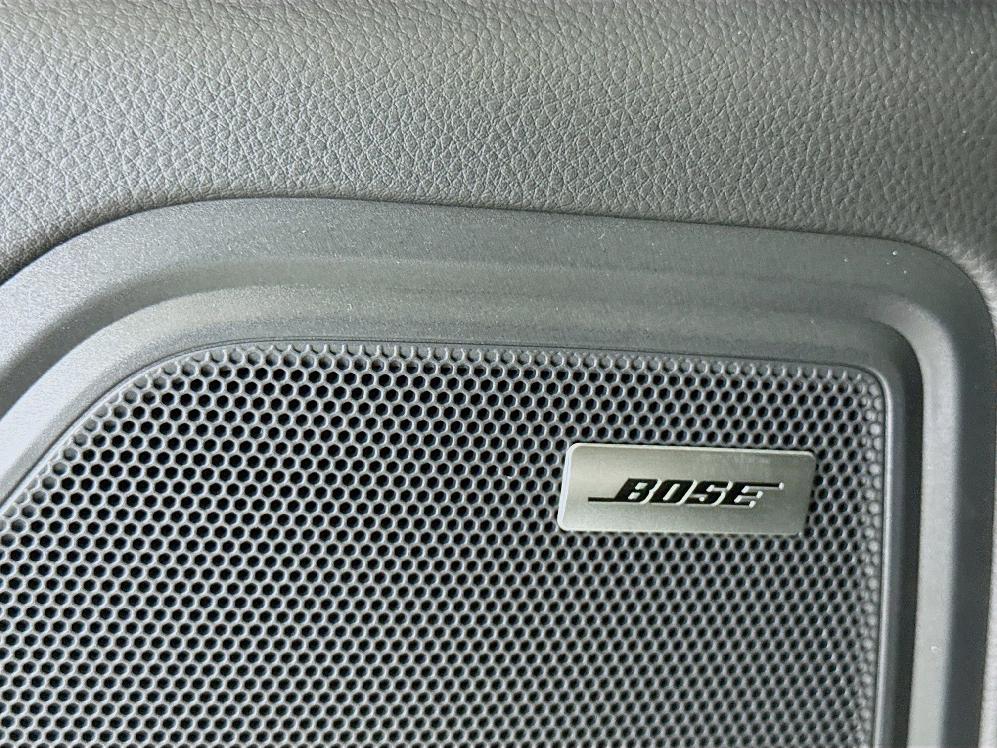 Certified 2025 Porsche Macan AWD/4WD image 12