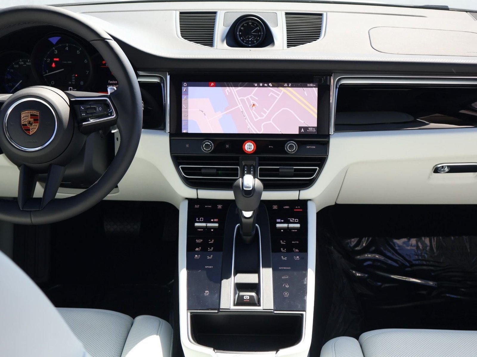 New 2026 Porsche Macan AWD/4WD image 20