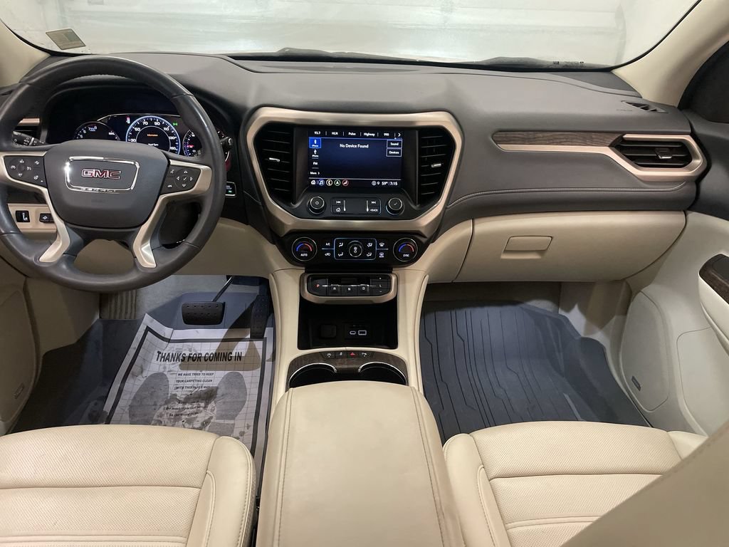 Used 2021 GMC Acadia Denali w/ Denali Technology Package FWD image 16