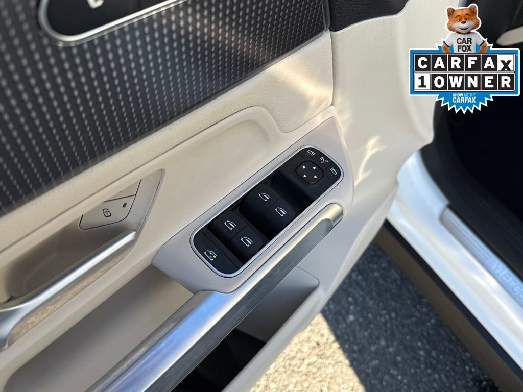 Used 2022 Mercedes-Benz EQB 300 4MATIC image 13