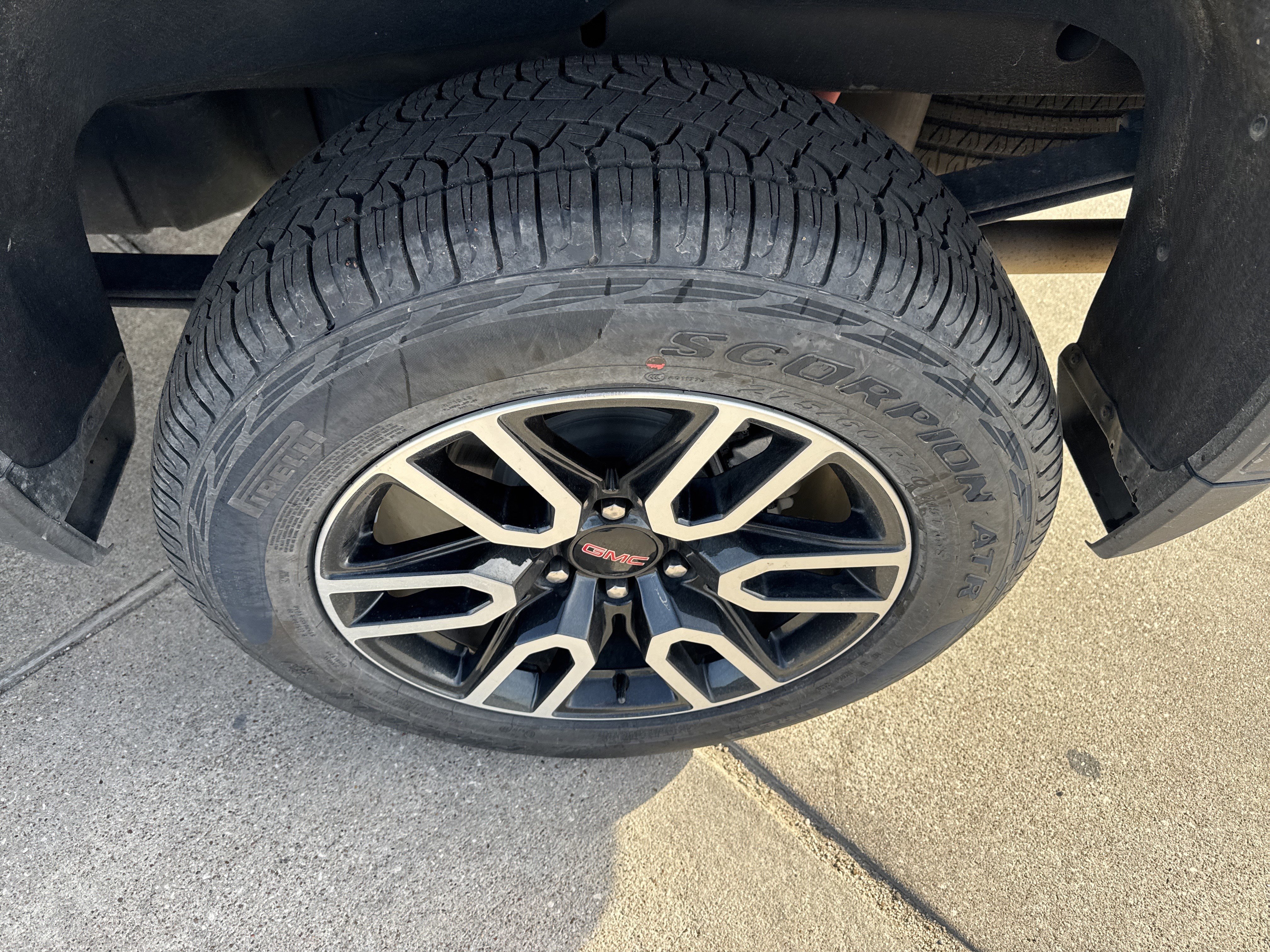 Used 2024 GMC Sierra 1500 AT4 w/ Technology Package image 10