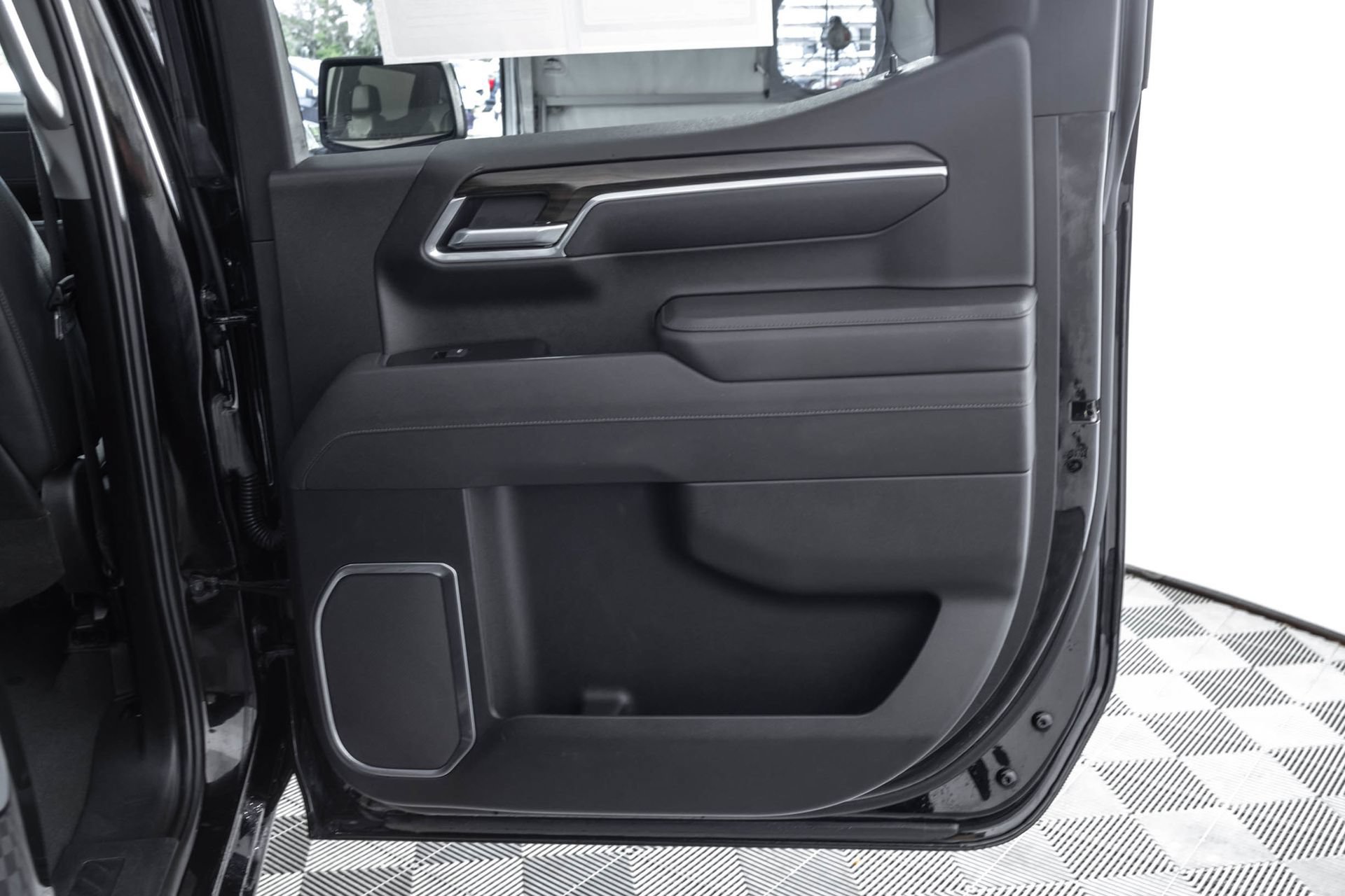 Used 2025 GMC Sierra 1500 SLT AWD/4WD image 39