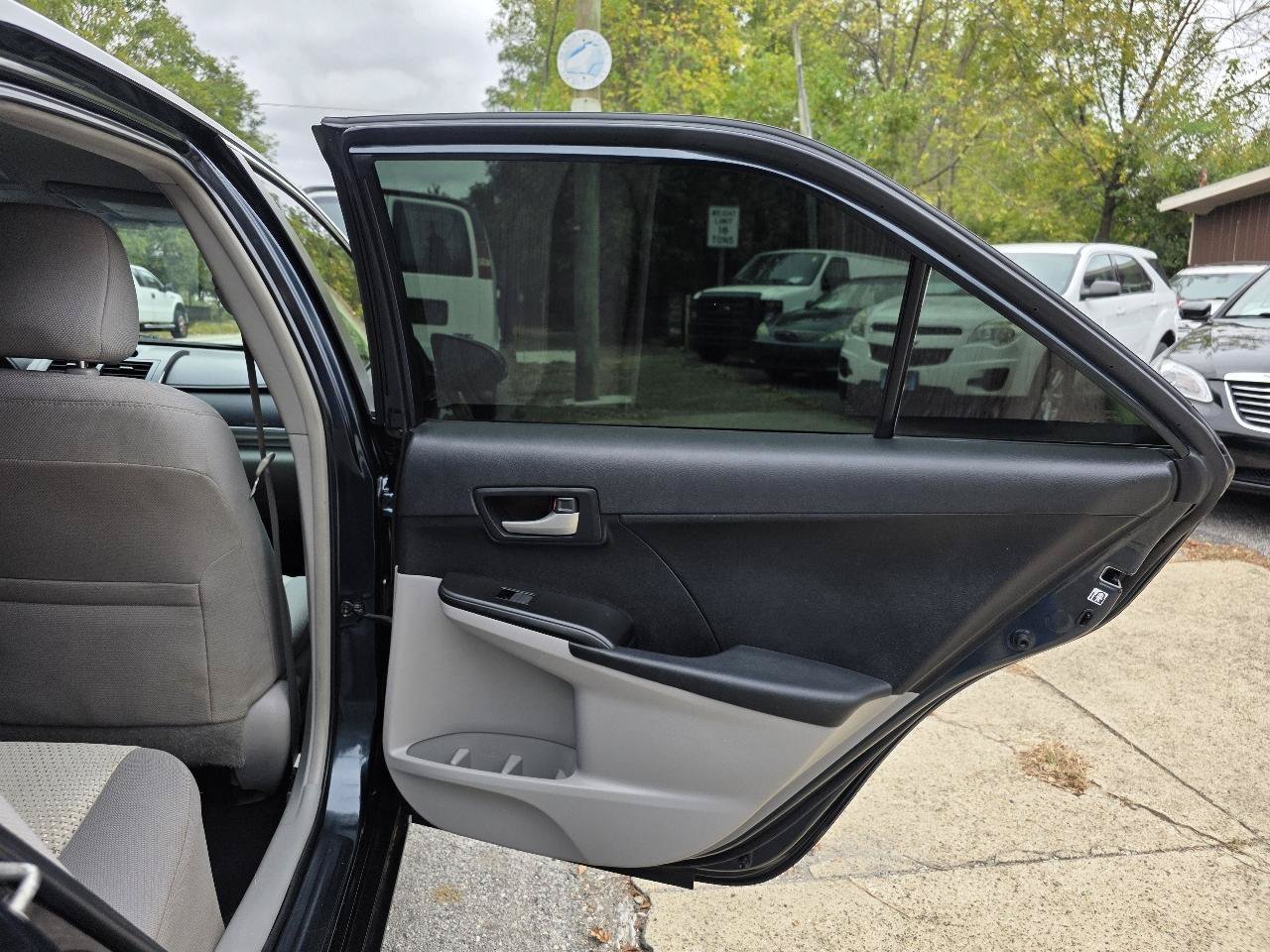 Used 2012 Toyota Camry LE FWD image 28