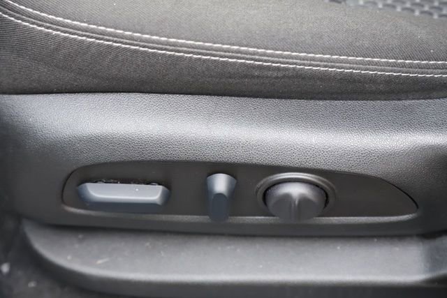 Used 2022 GMC Terrain SLE w/ Driver Convenience Package image 11