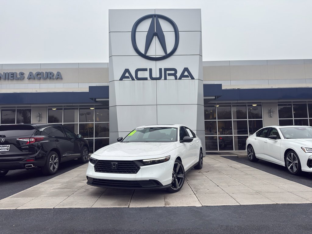 Used 2025 Honda Accord Sport image 1