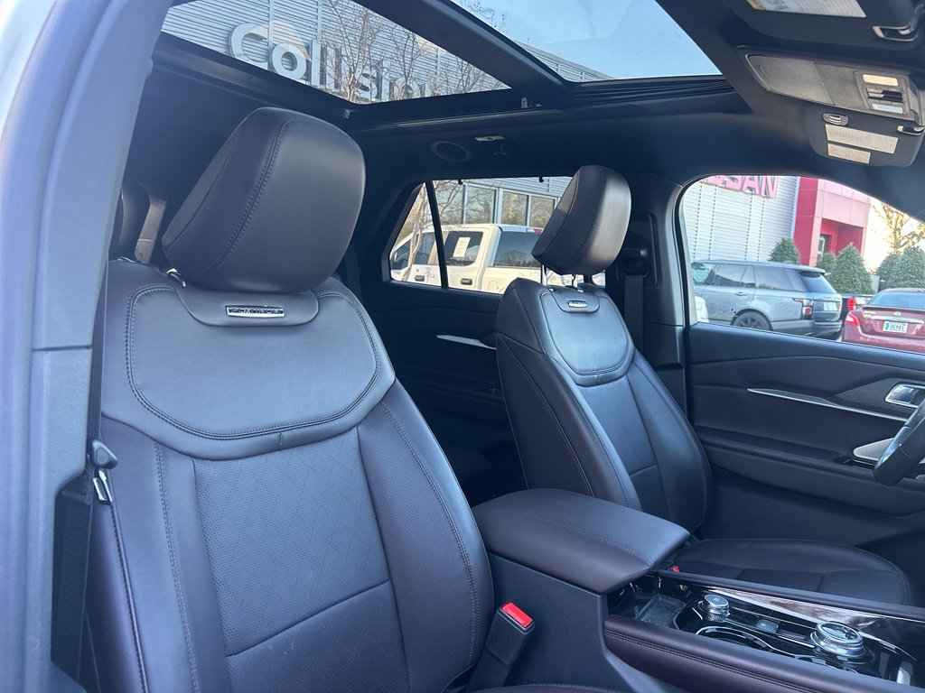 Used 2025 Ford Explorer Platinum image 22