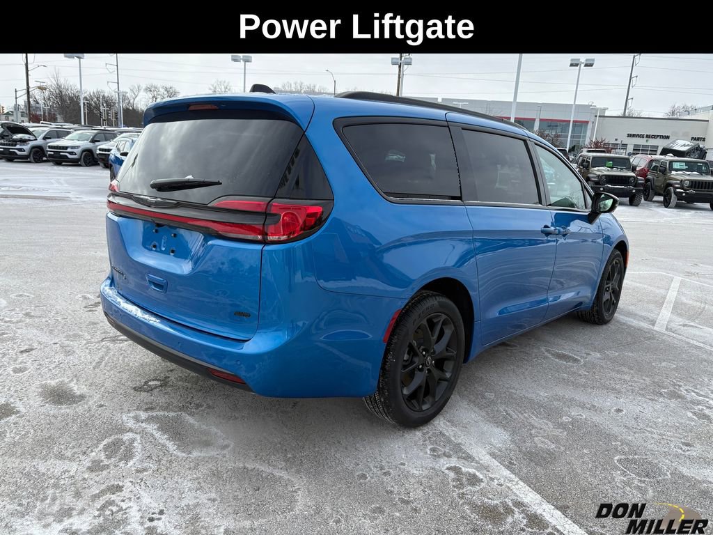 New 2026 Chrysler Pacifica Select w/ S Appearance Package image 5