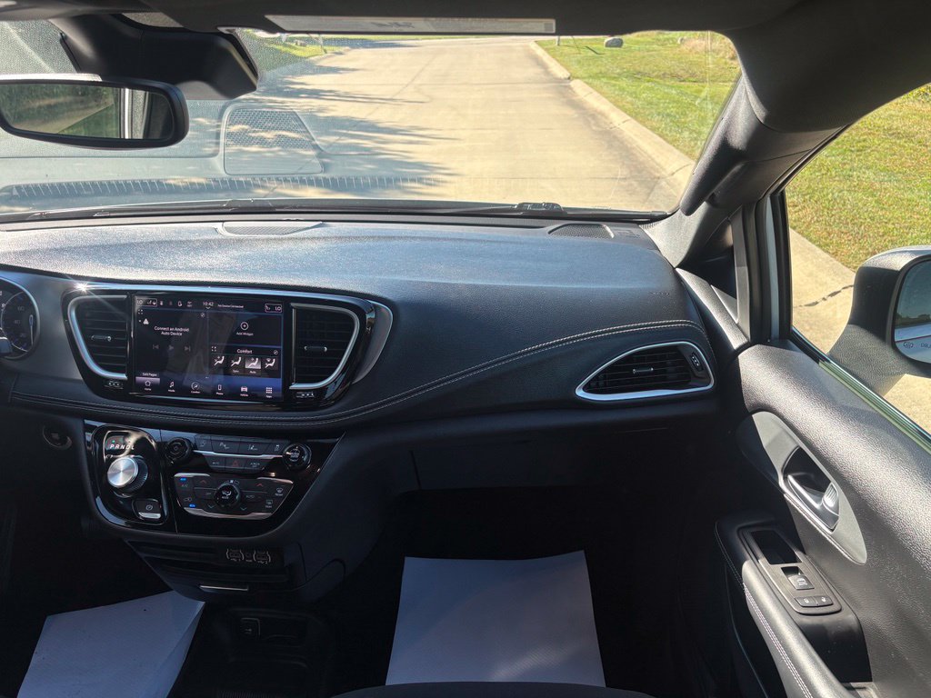 Used 2023 Chrysler Pacifica Touring FWD image 34