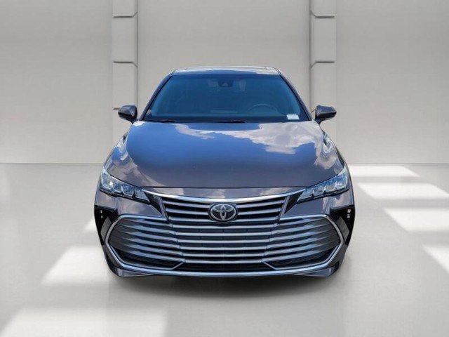 Used 2019 Toyota Avalon XLE w/ Moonroof Package FWD image 2