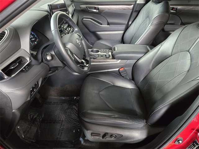 Used 2023 Toyota Highlander Platinum image 13