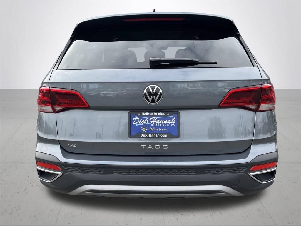 Used 2023 Volkswagen Taos SE w/ Panoramic Sunroof Package FWD image 6