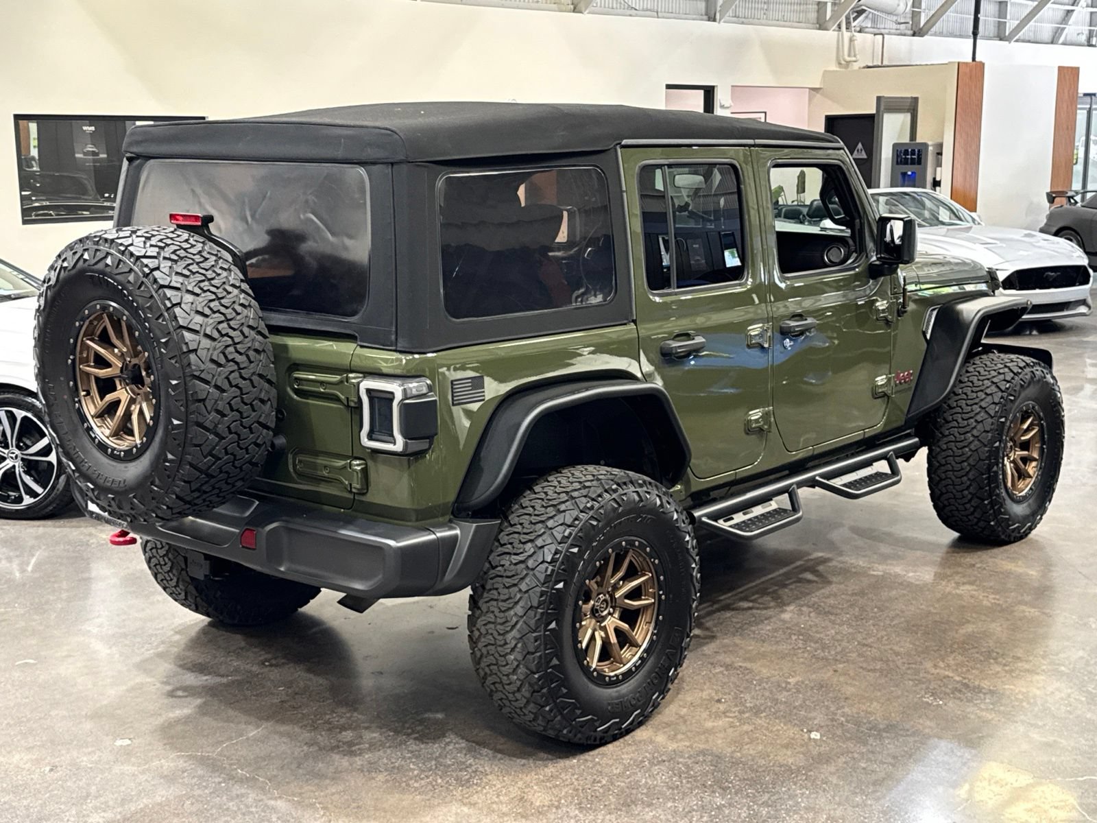 Used 2021 Jeep Wrangler Unlimited Rubicon AWD/4WD image 18