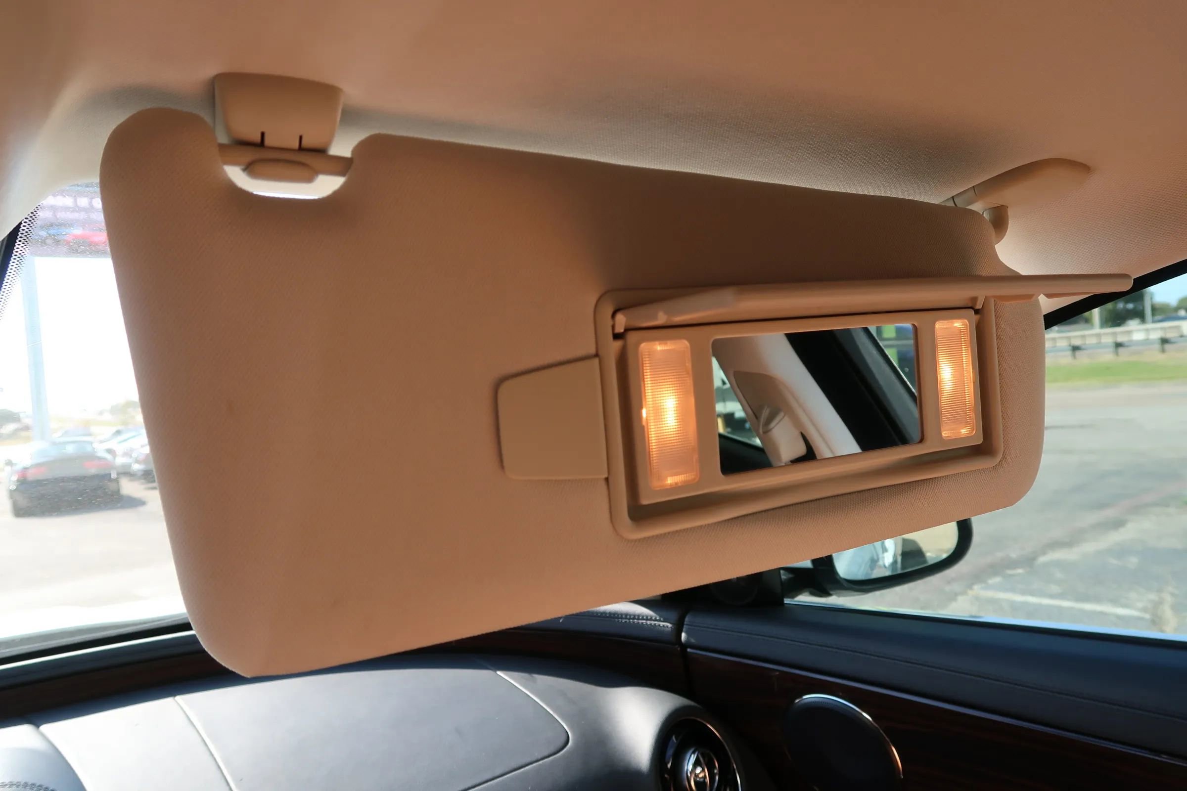 Used 2019 Jaguar XJ R-Sport image 39