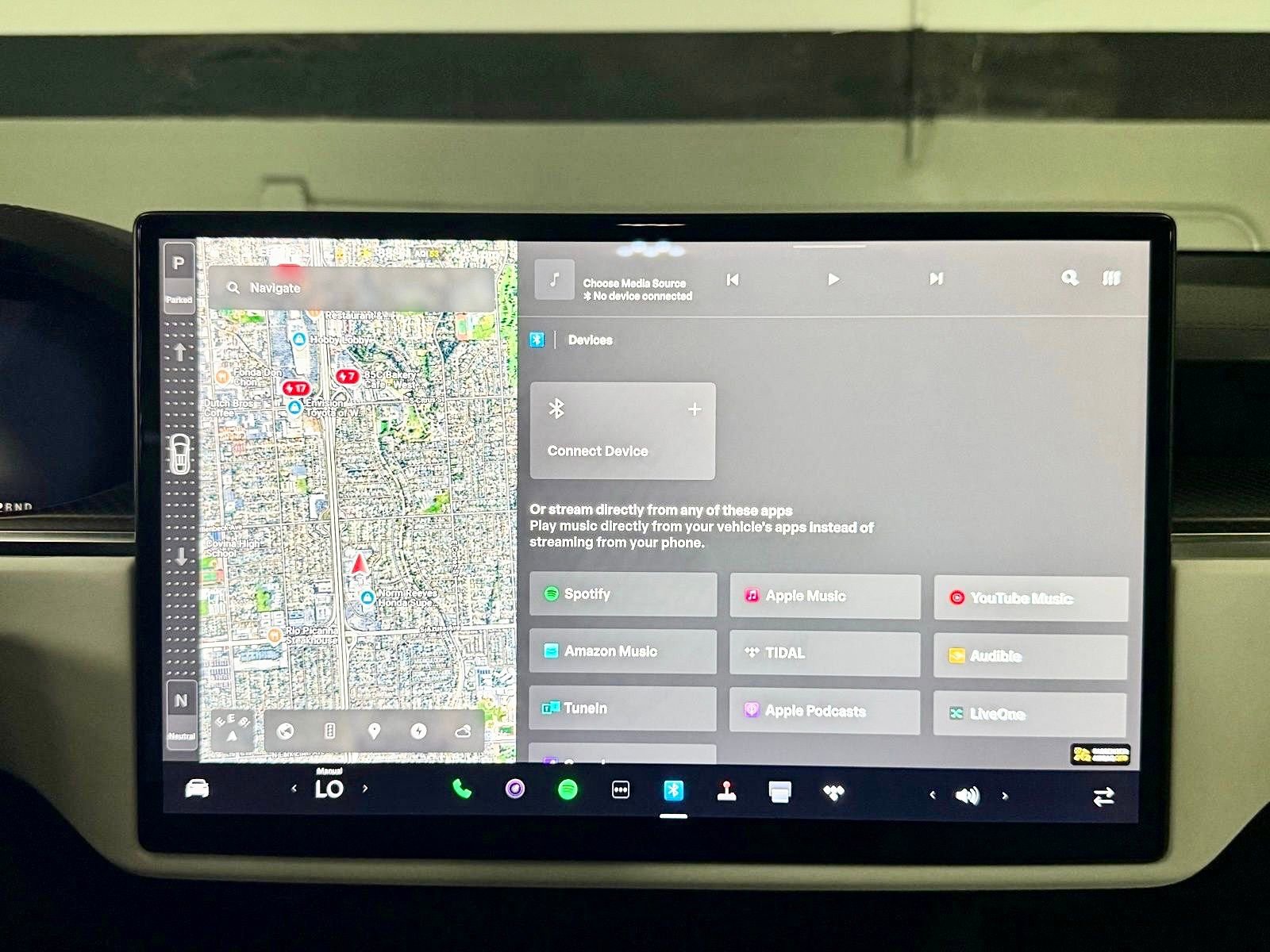 Used 2022 Tesla Model X Plaid image 32