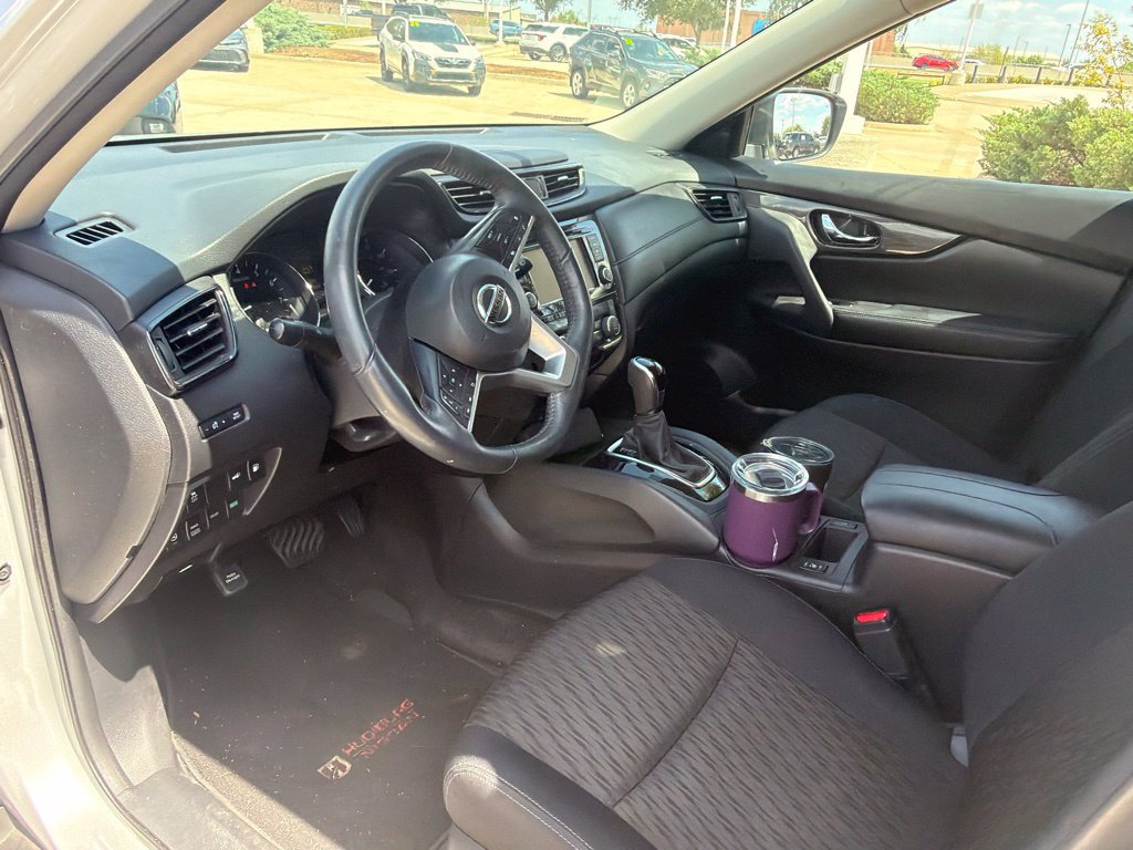 Used 2018 Nissan Rogue SV w/ Premium Package AWD/4WD image 3