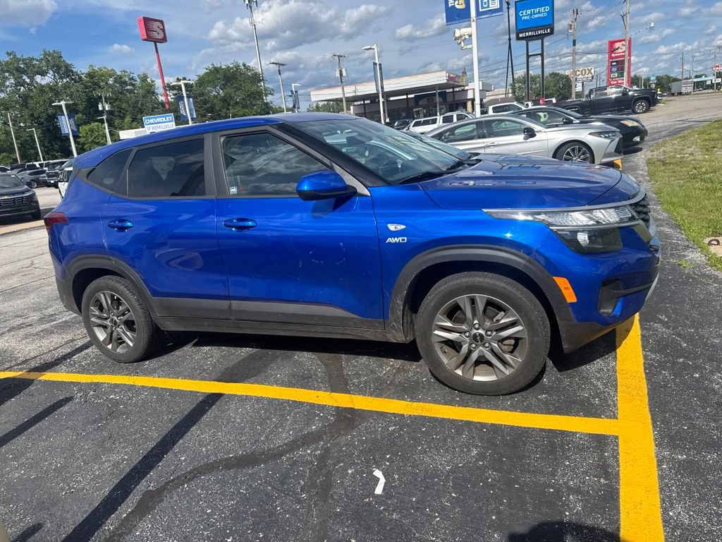 Used 2022 Kia Seltos LX AWD/4WD image 3