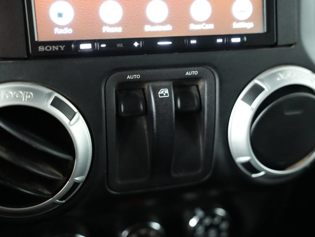 Used 2014 Jeep Wrangler Rubicon w/ Power Convenience Group AWD/4WD image 21