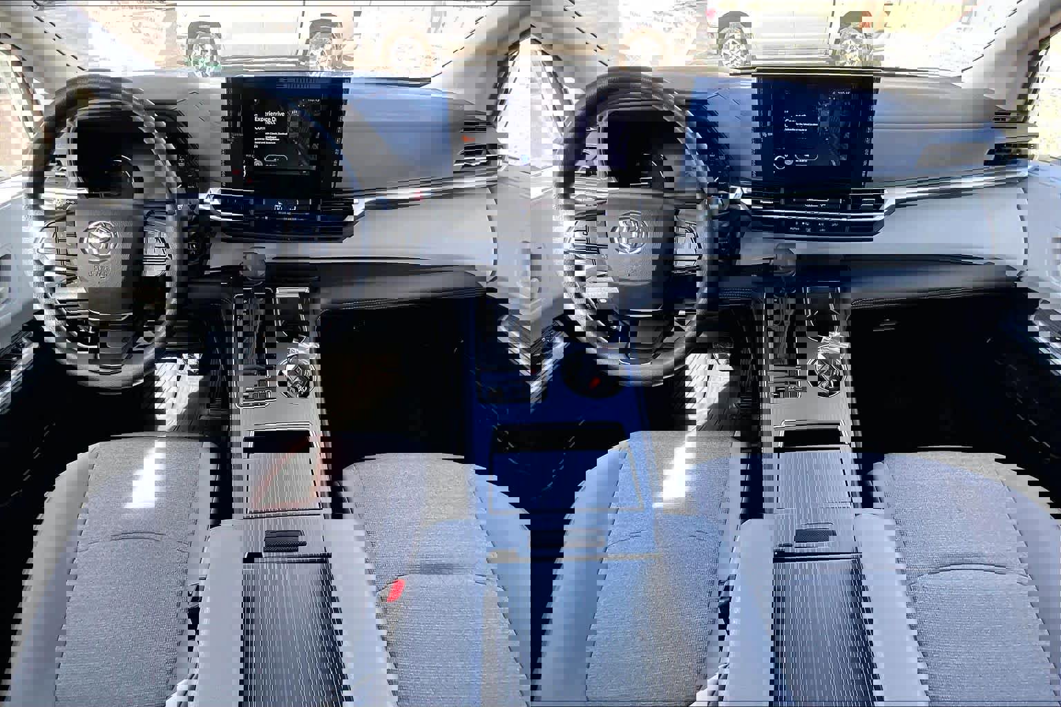 Used 2025 Toyota Sienna LE w/ LE Plus Package image 13