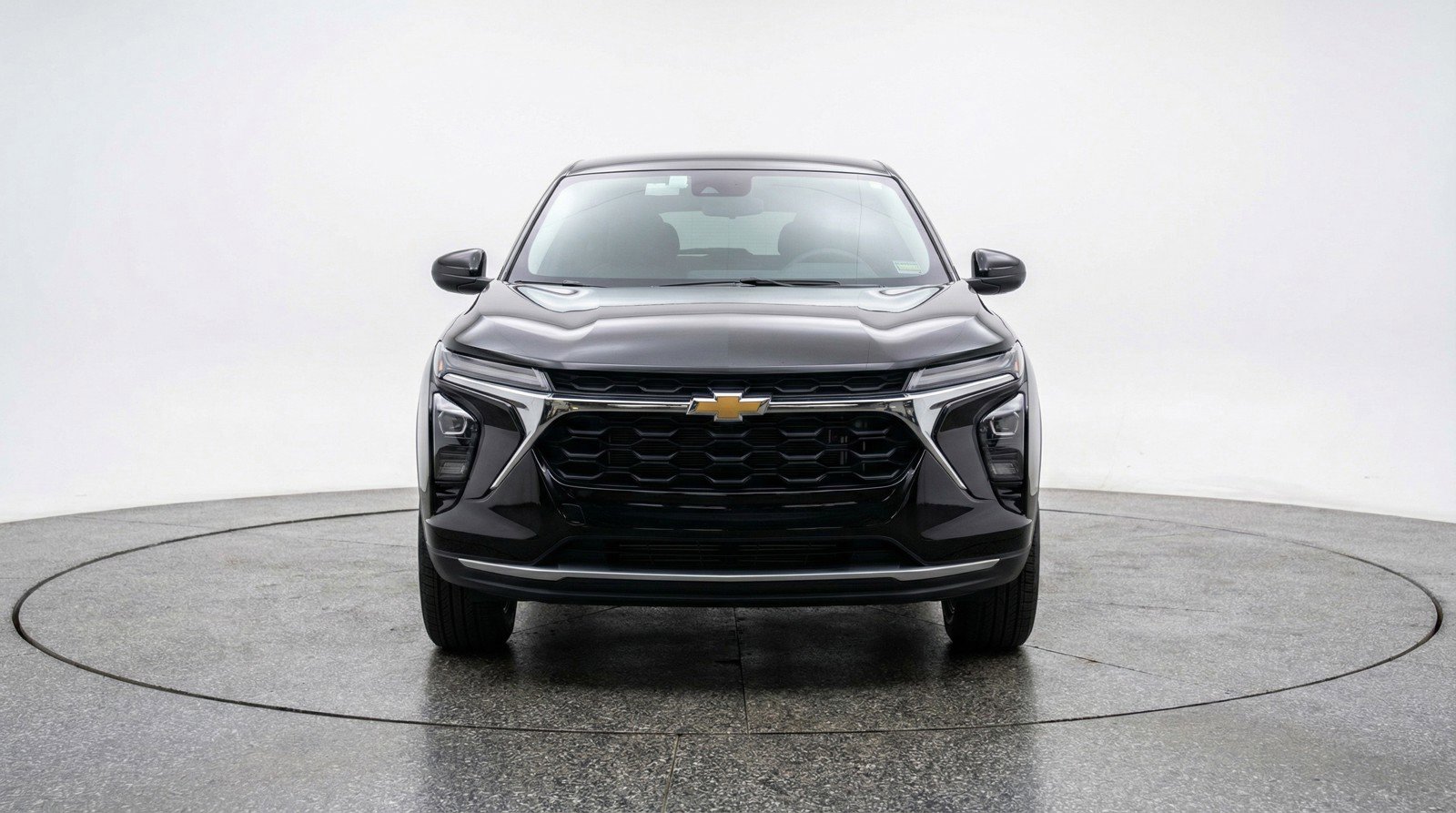 Used 2025 Chevrolet Trax LT FWD image 2