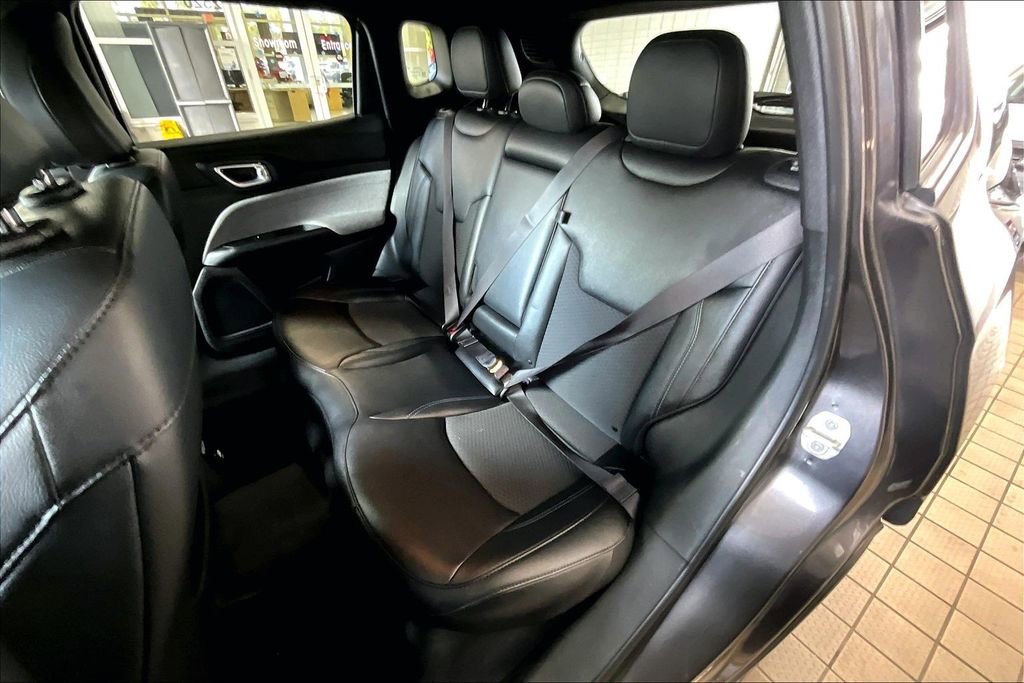 Used 2024 Jeep Compass Latitude image 15