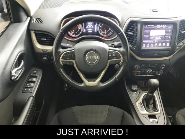 Used 2016 Jeep Cherokee Latitude AWD/4WD image 25