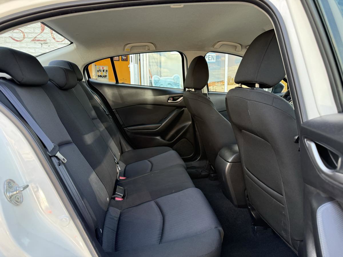Used 2015 MAZDA MAZDA3 i SV image 12