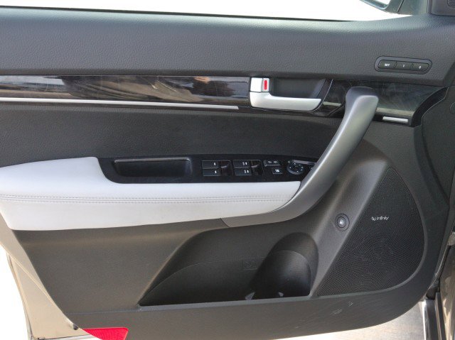 Used 2015 Kia Sorento SX image 12