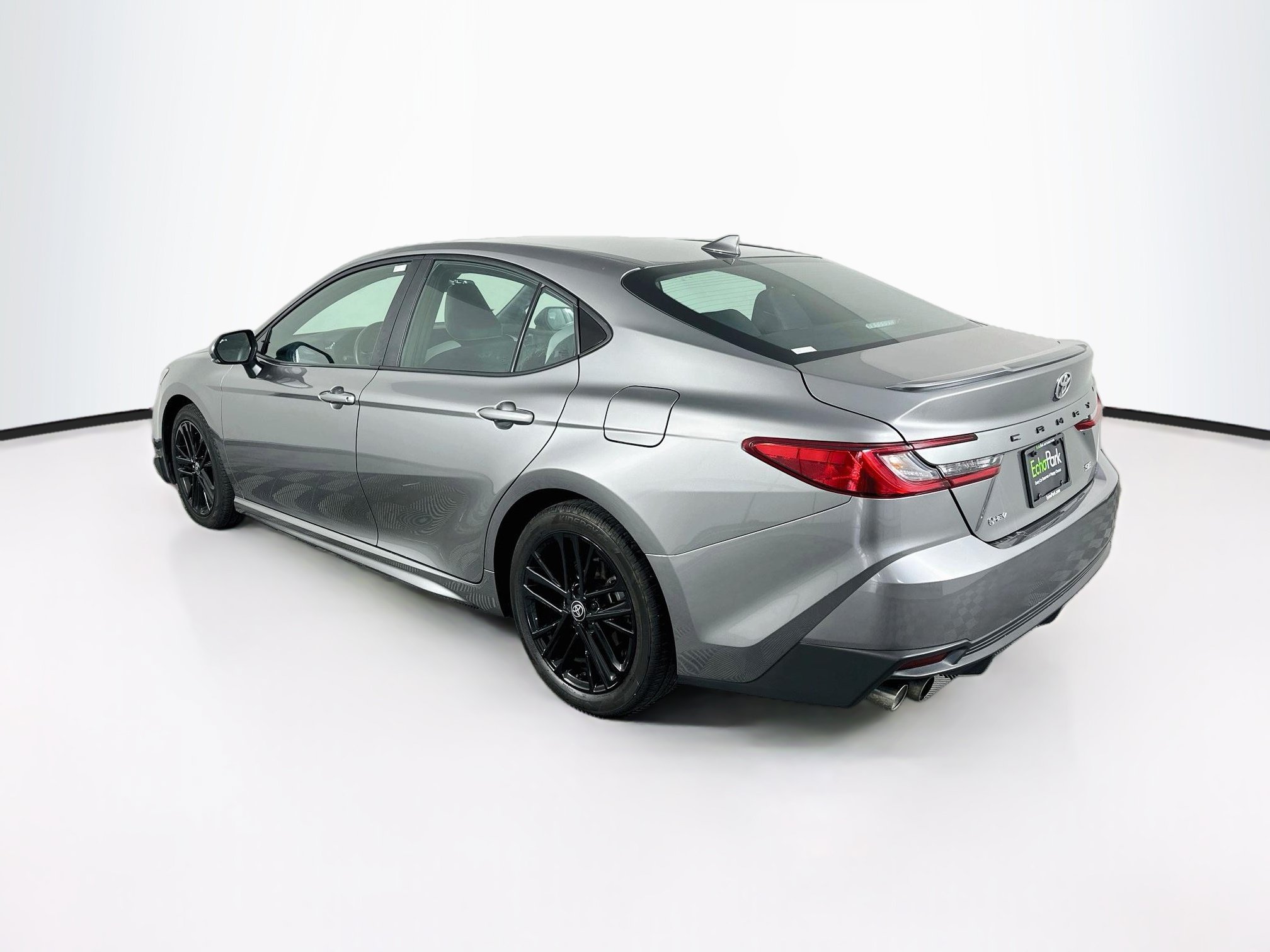 Used 2025 Toyota Camry SE FWD image 5