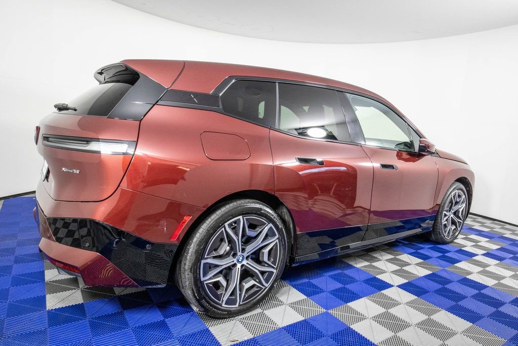 Used 2022 BMW iX xDrive50 w/ Sport Package image 5