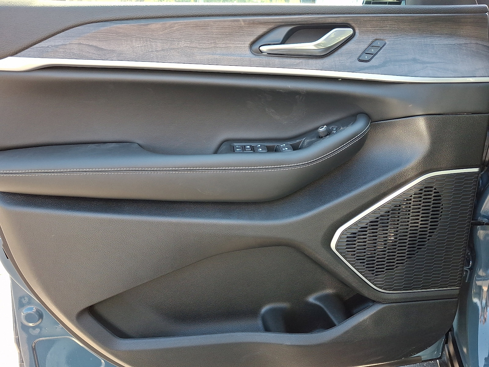 New 2026 Jeep Grand Cherokee L Limited image 8