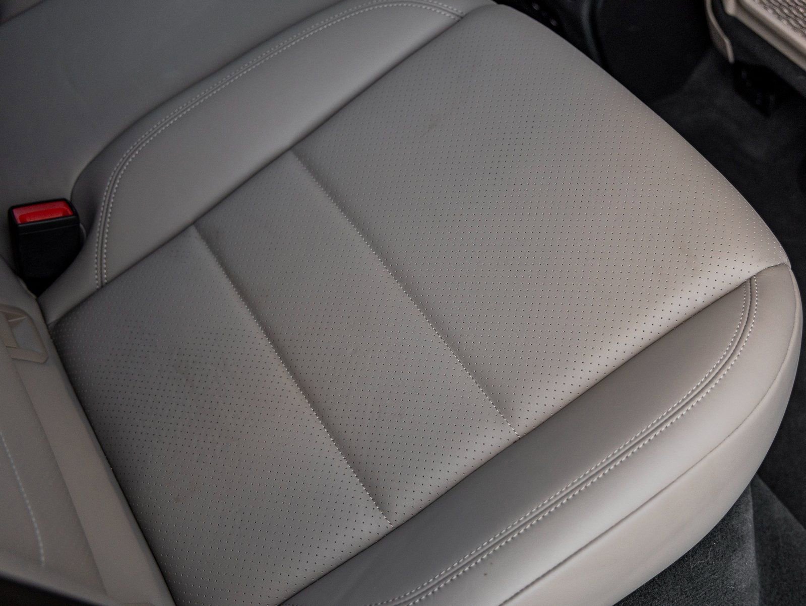 Certified 2025 Porsche Macan 4S Electric image 37