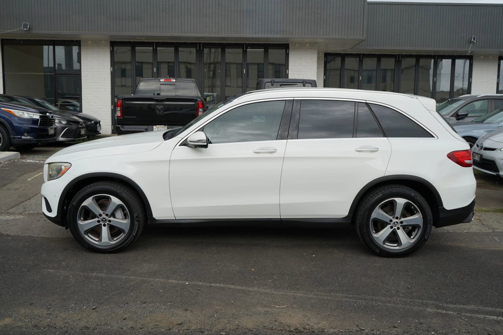 Used 2017 Mercedes-Benz GLC 300 image 2