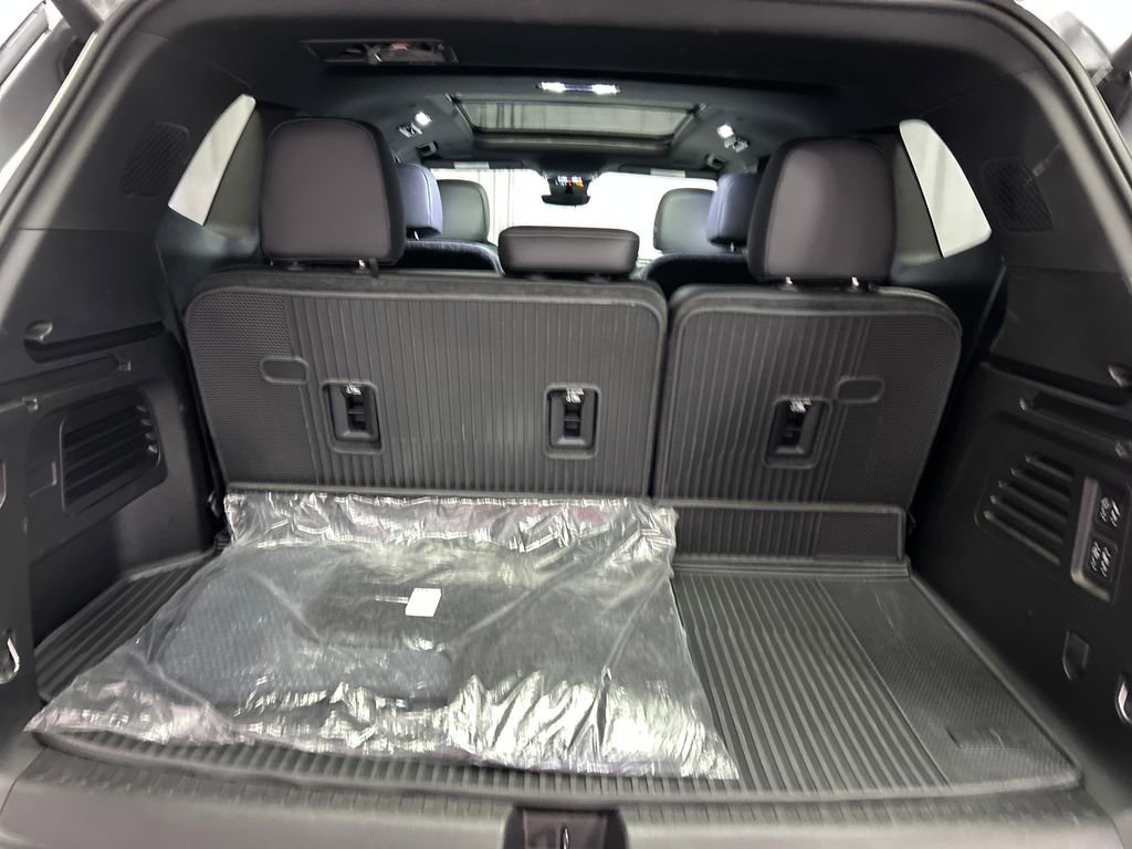 Used 2025 Buick Enclave Avenir image 26