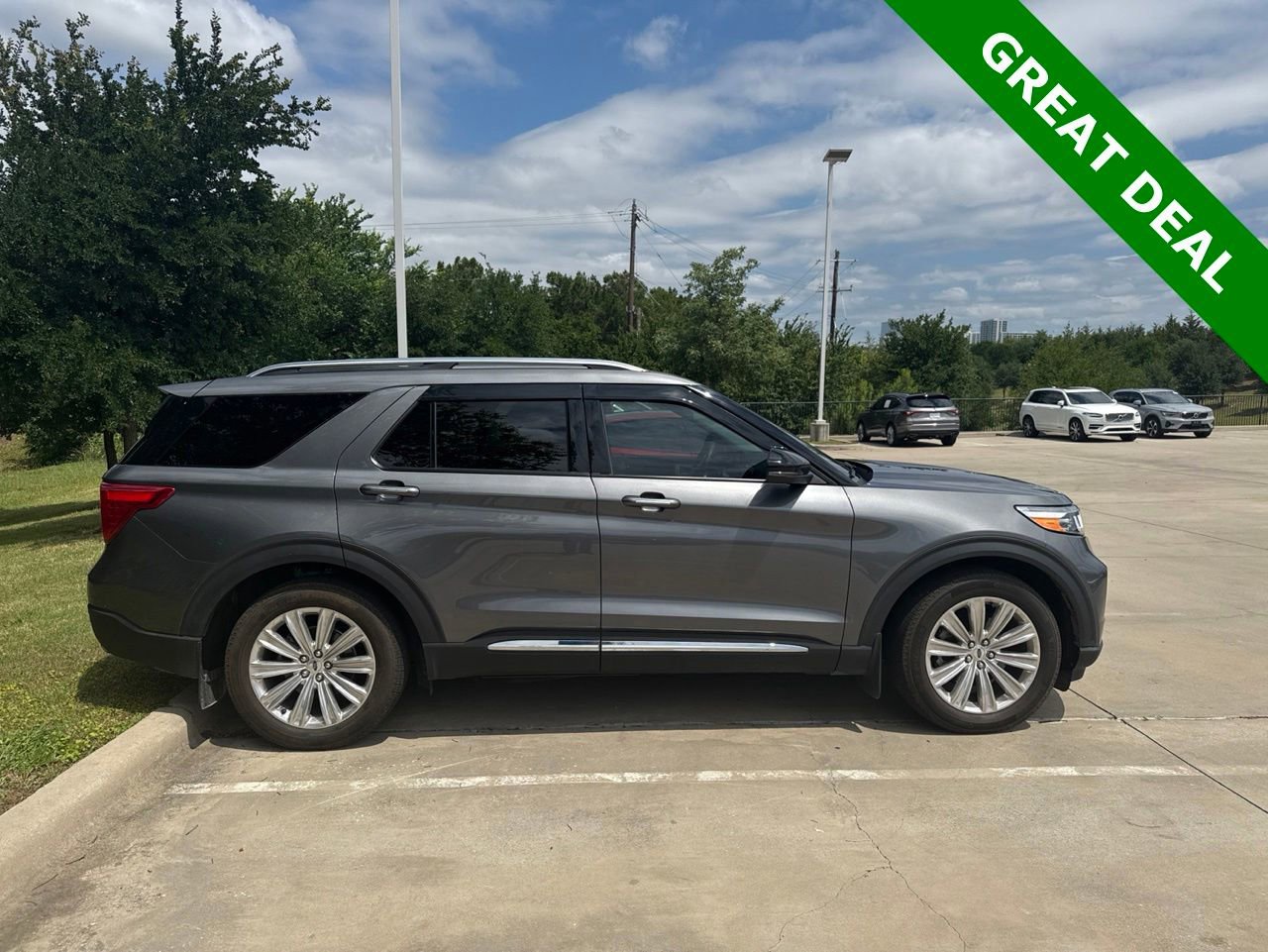 Used 2024 Ford Explorer Limited w/ Limited Technology Package RWD image 4