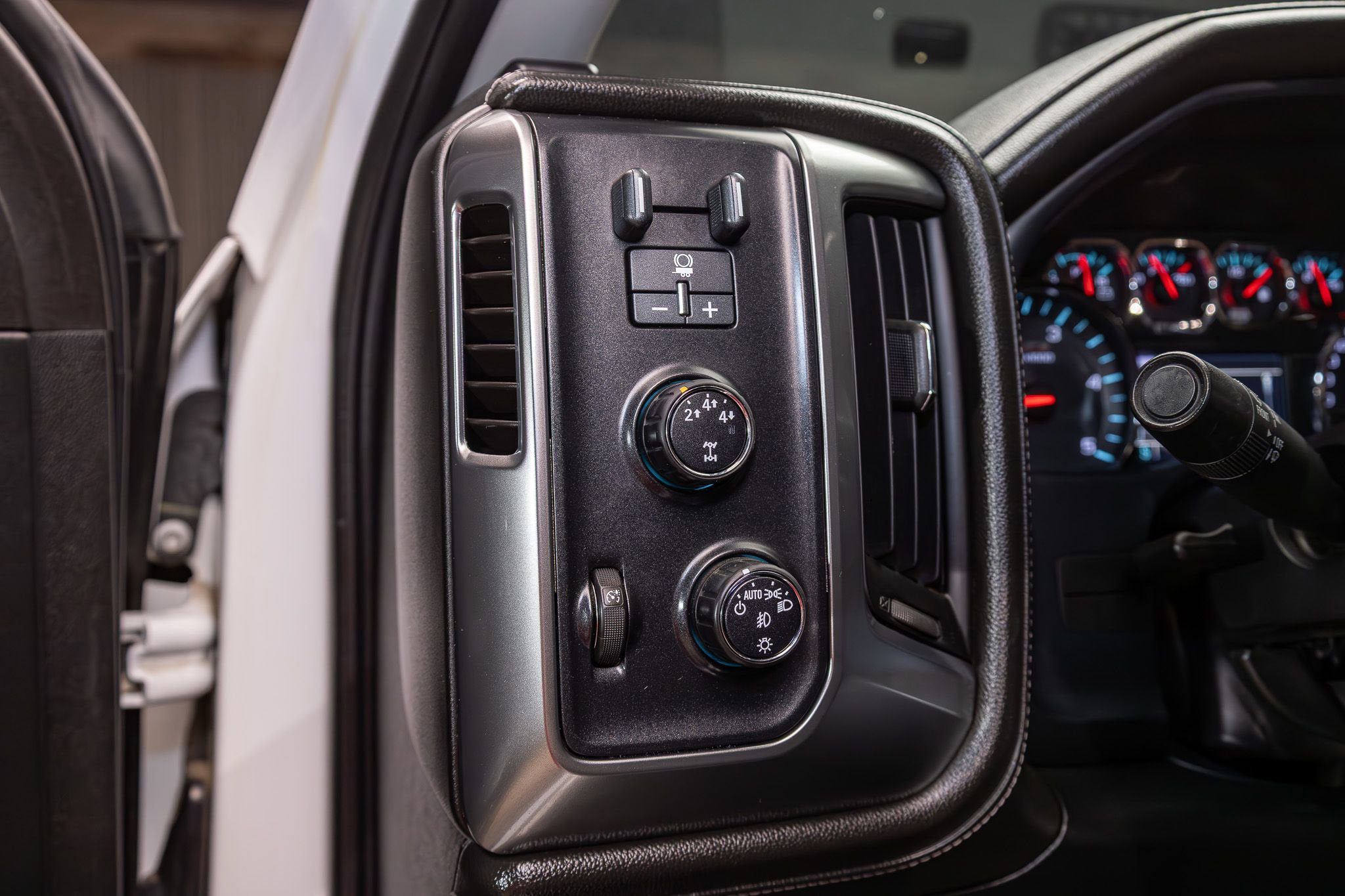 Used 2015 Chevrolet Silverado 2500 LTZ w/ Duramax Plus Package AWD/4WD image 19