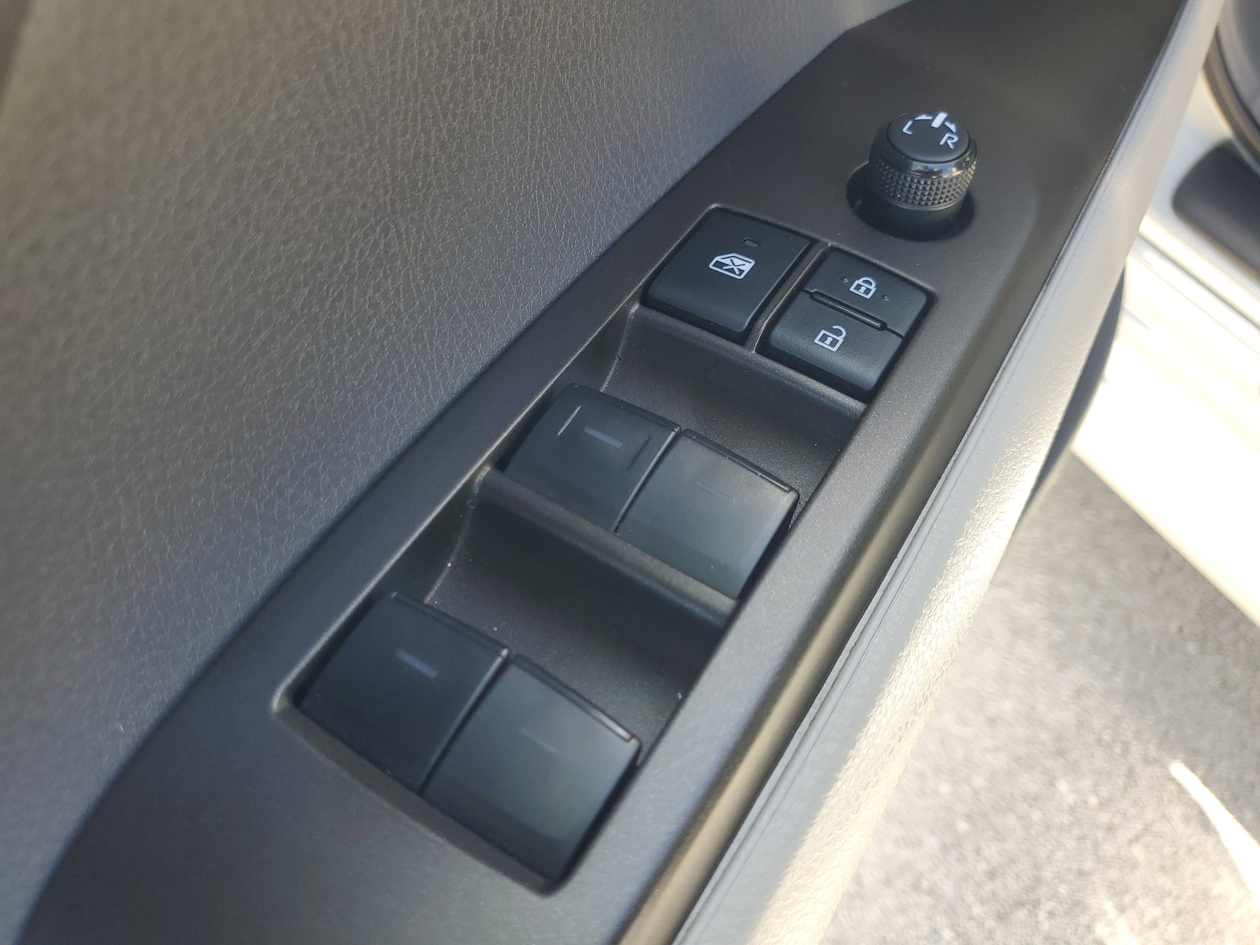 Used 2022 Toyota Camry LE image 19