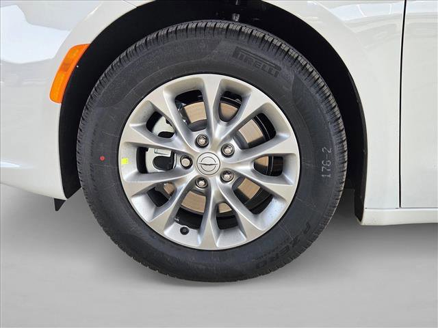 New 2026 Chrysler Pacifica Limited FWD image 10