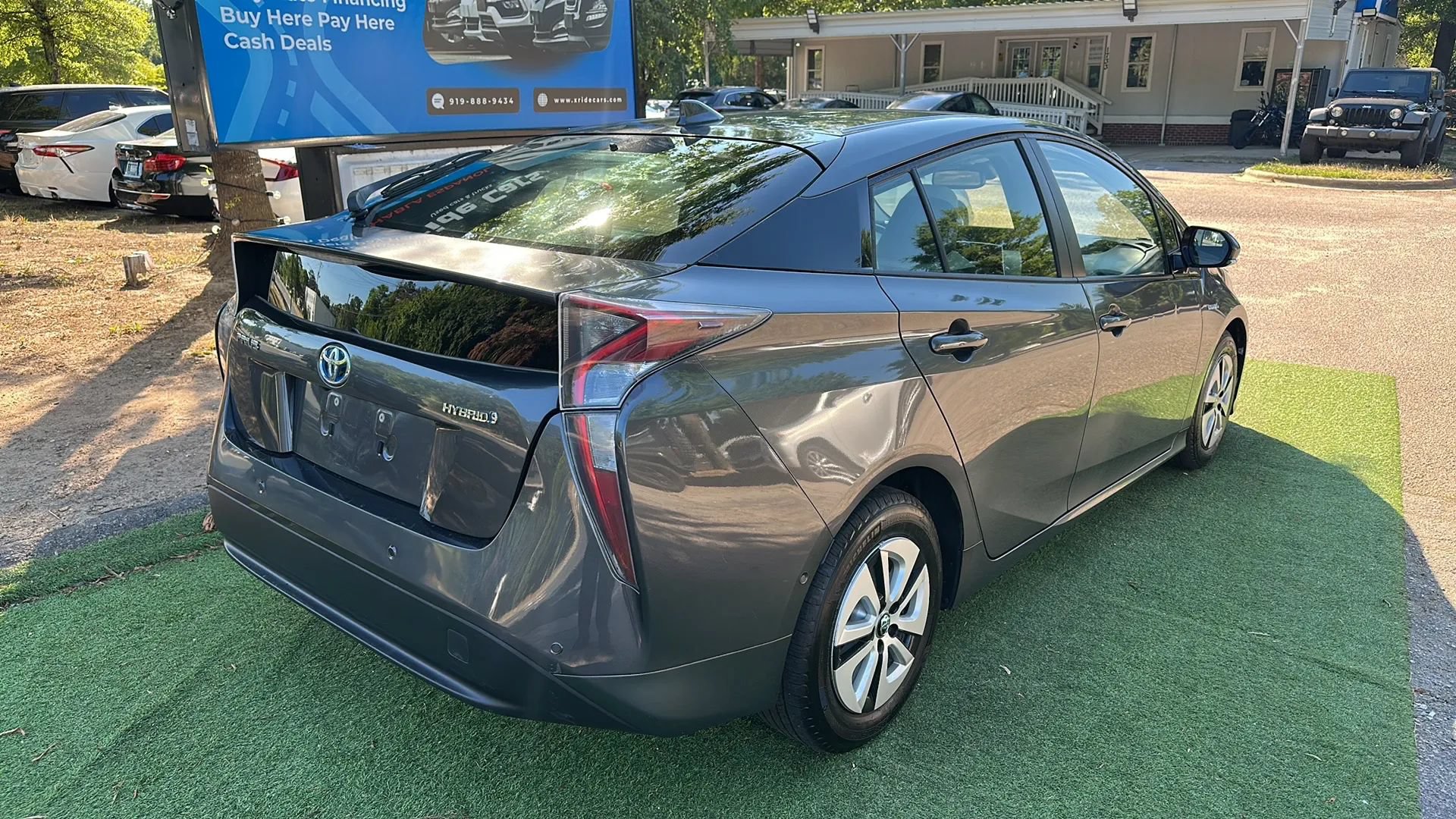Used 2017 Toyota Prius Four w/ Advanced Technology Package FWD image 7