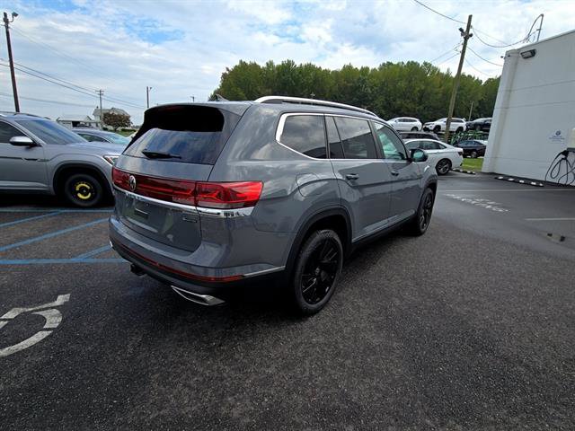 New 2025 Volkswagen Atlas SEL image 3