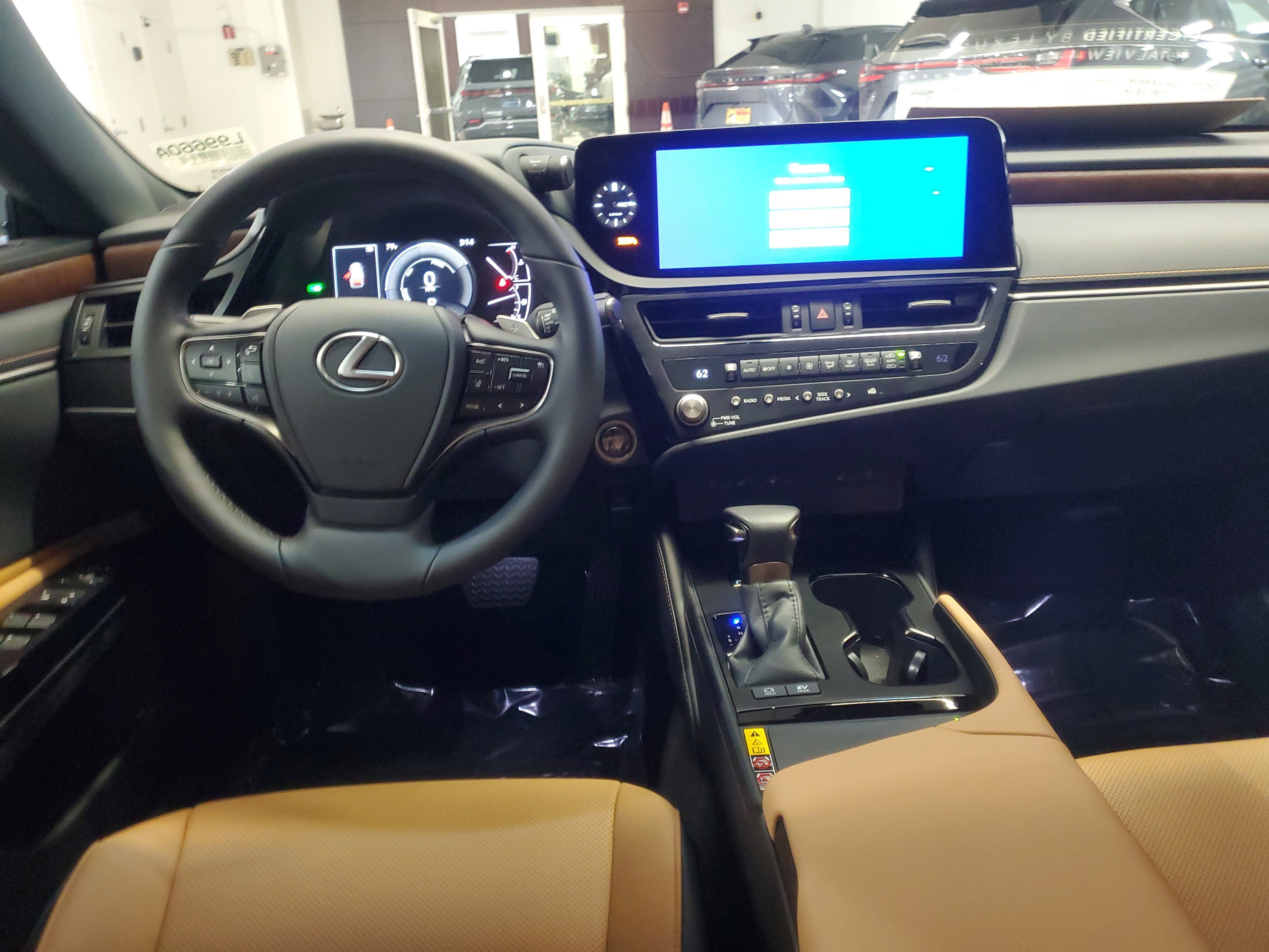 Used 2025 Lexus ES 300h w/ Premium Package image 12