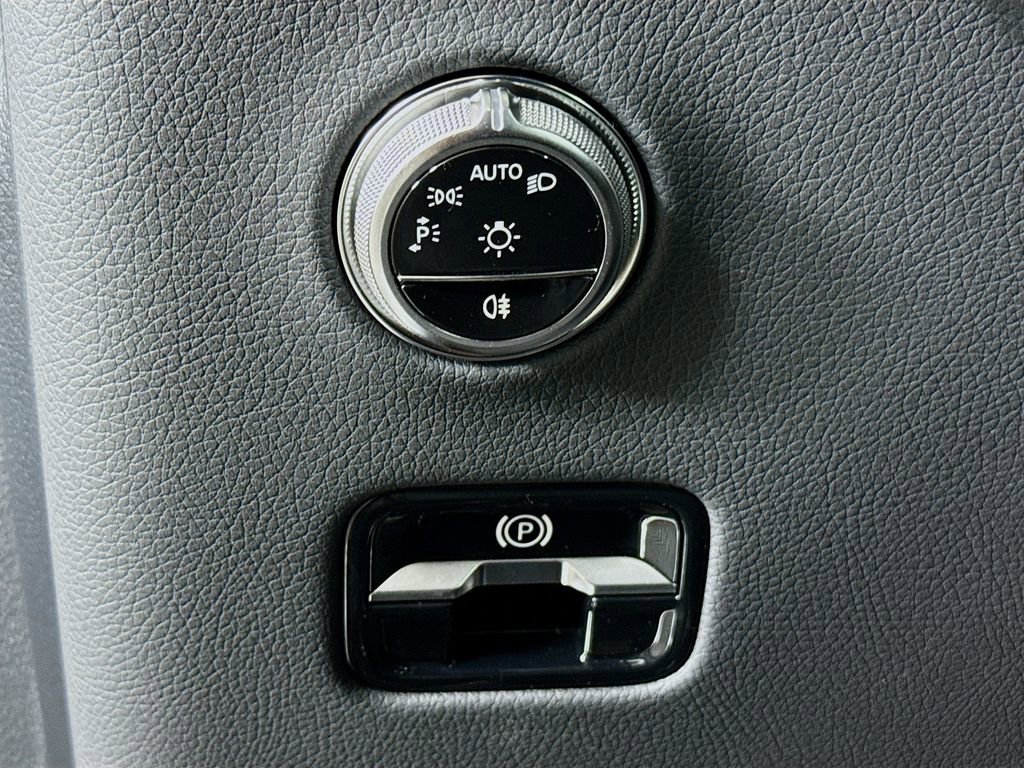 Used 2026 Mercedes-Benz GLC 300 4MATIC image 10