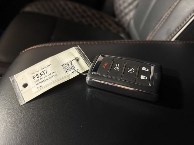 Used 2024 Jeep Grand Cherokee L Summit AWD/4WD image 30