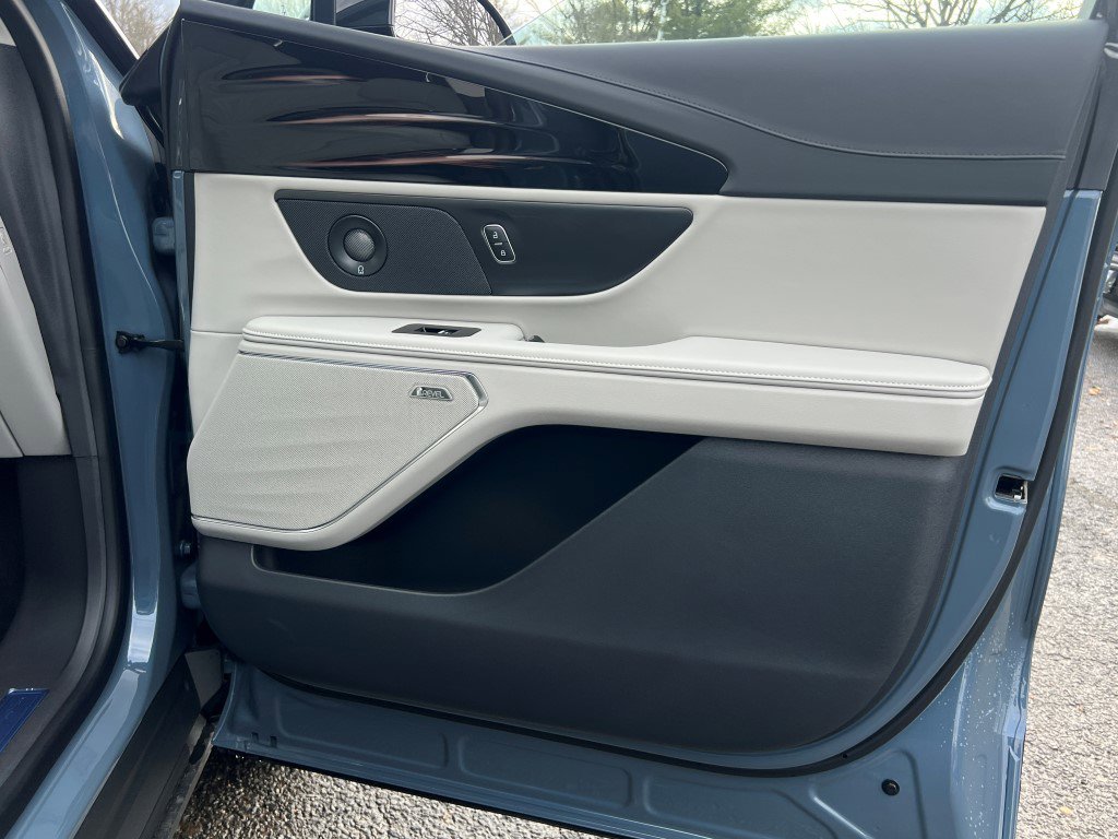 New 2026 Lincoln Nautilus Reserve w/ Jet Appearance Package image 7