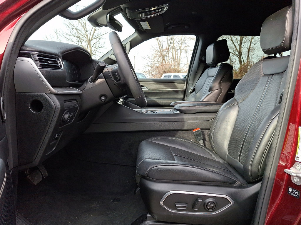 Used 2024 Jeep Wagoneer L Series II w/ Flexible Seating Group image 20