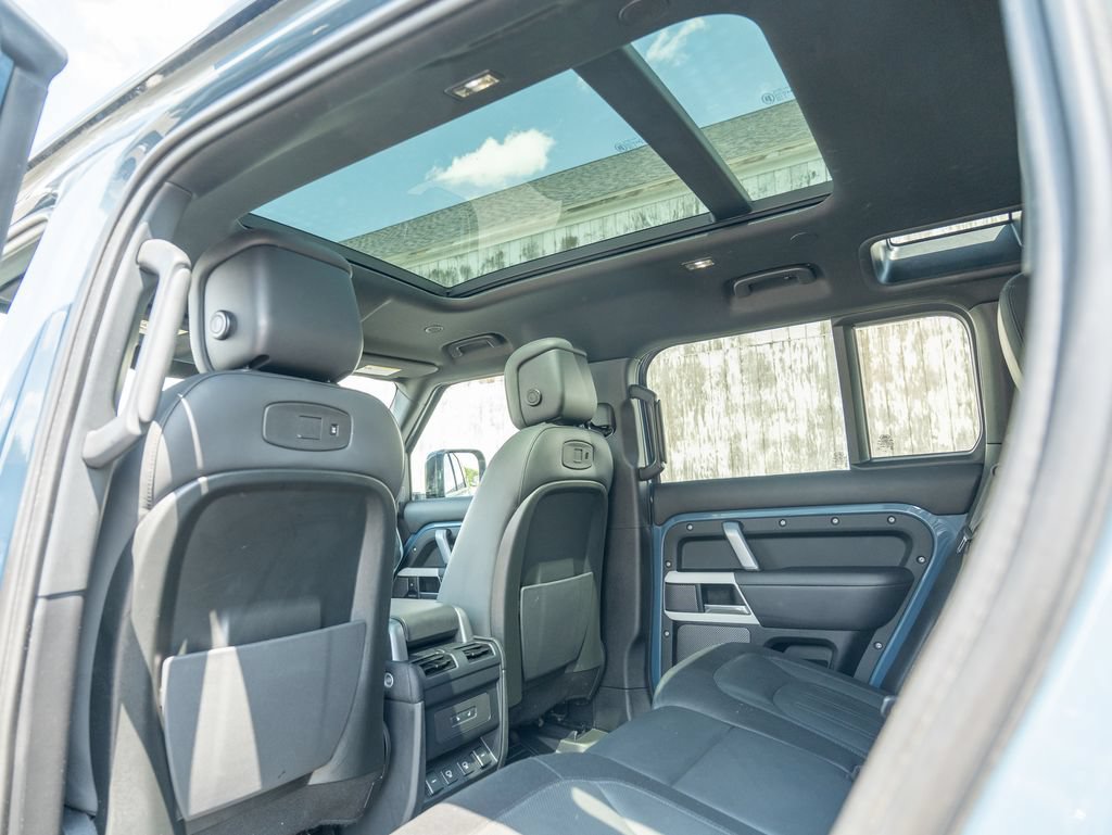 Used 2022 Land Rover Defender 110 X-Dynamic HSE AWD/4WD image 35