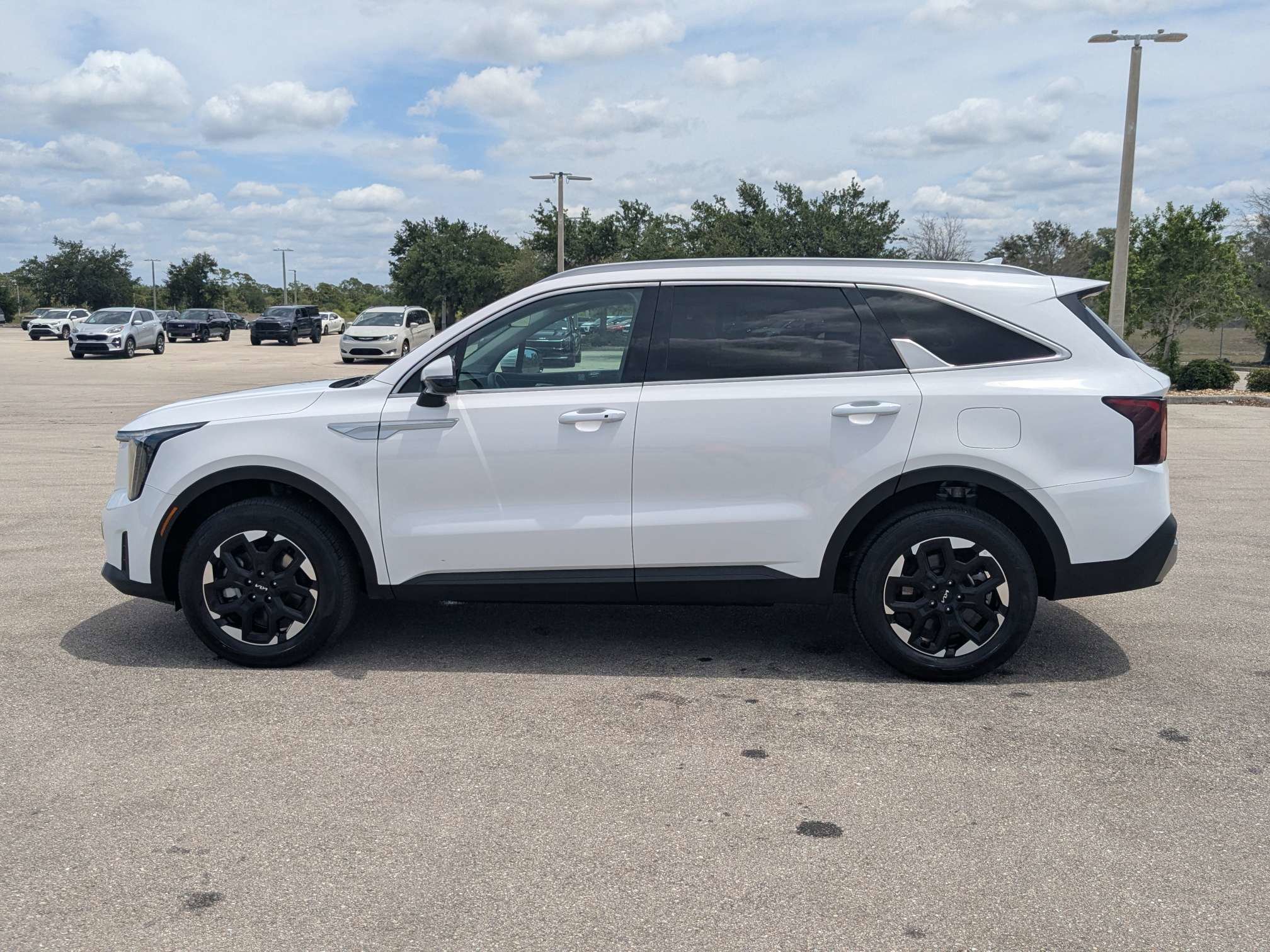 Certified 2025 Kia Sorento S AWD/4WD image 7
