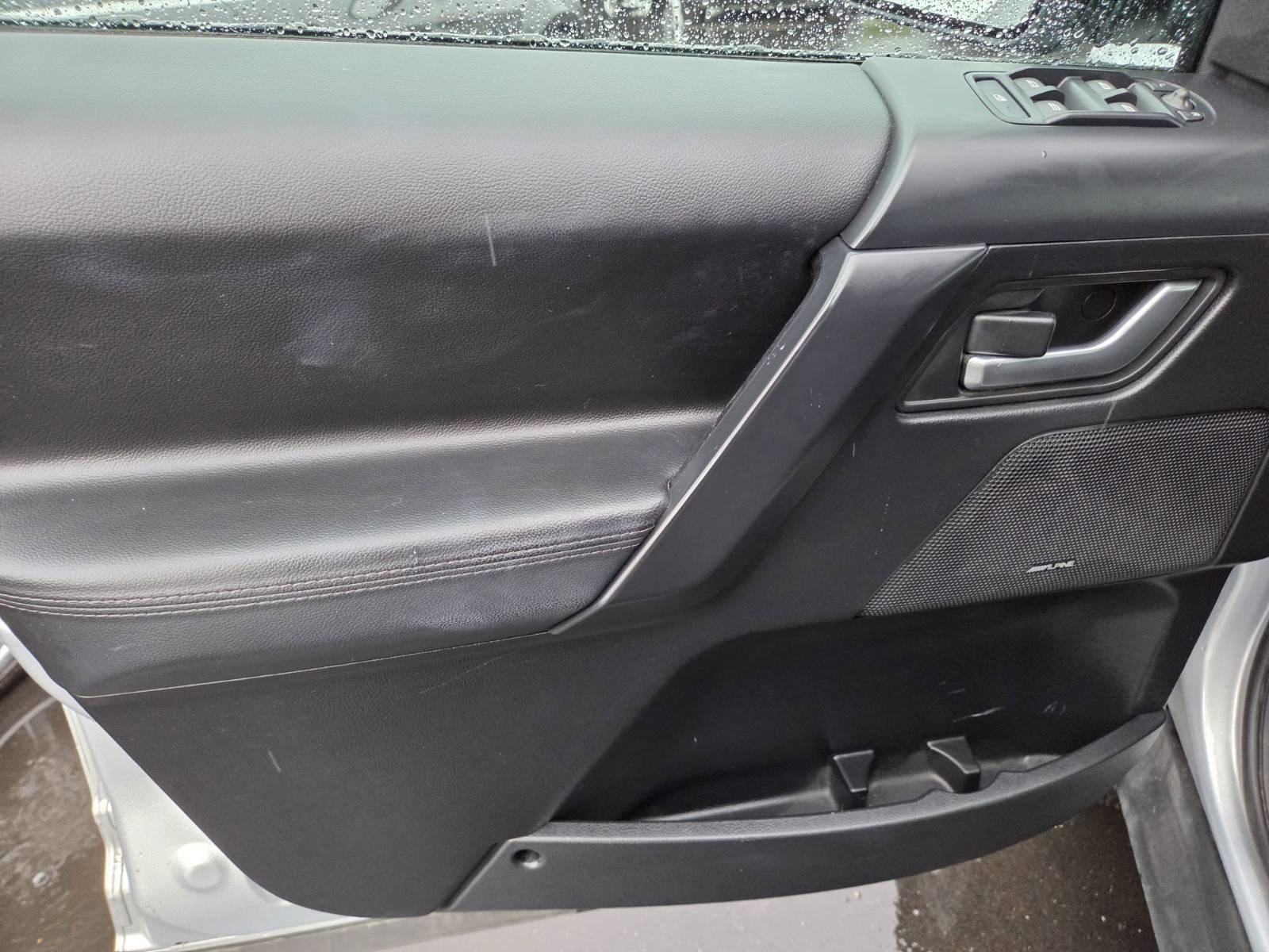 Used 2012 Land Rover LR2 HSE image 8